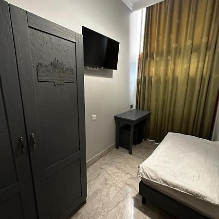 Hotel & Apartments California Ереван Екстериор снимка