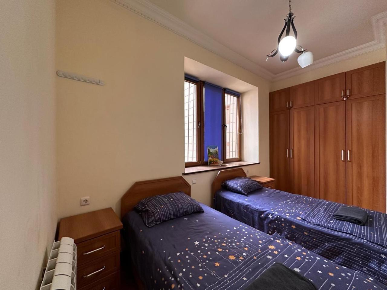 Hotel & Apartments California Ереван Екстериор снимка