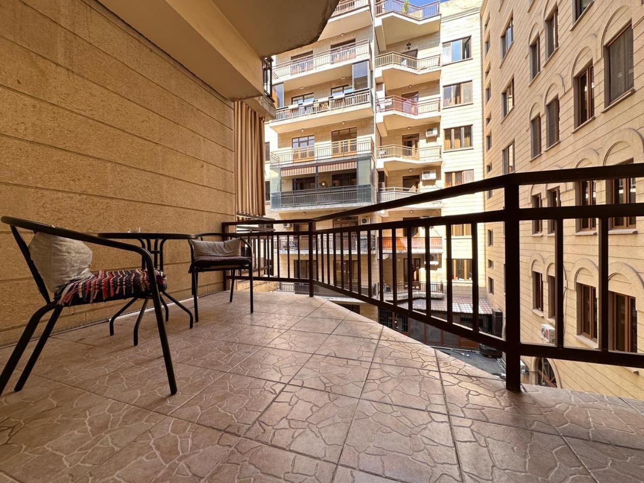 Hotel & Apartments California Ереван Екстериор снимка