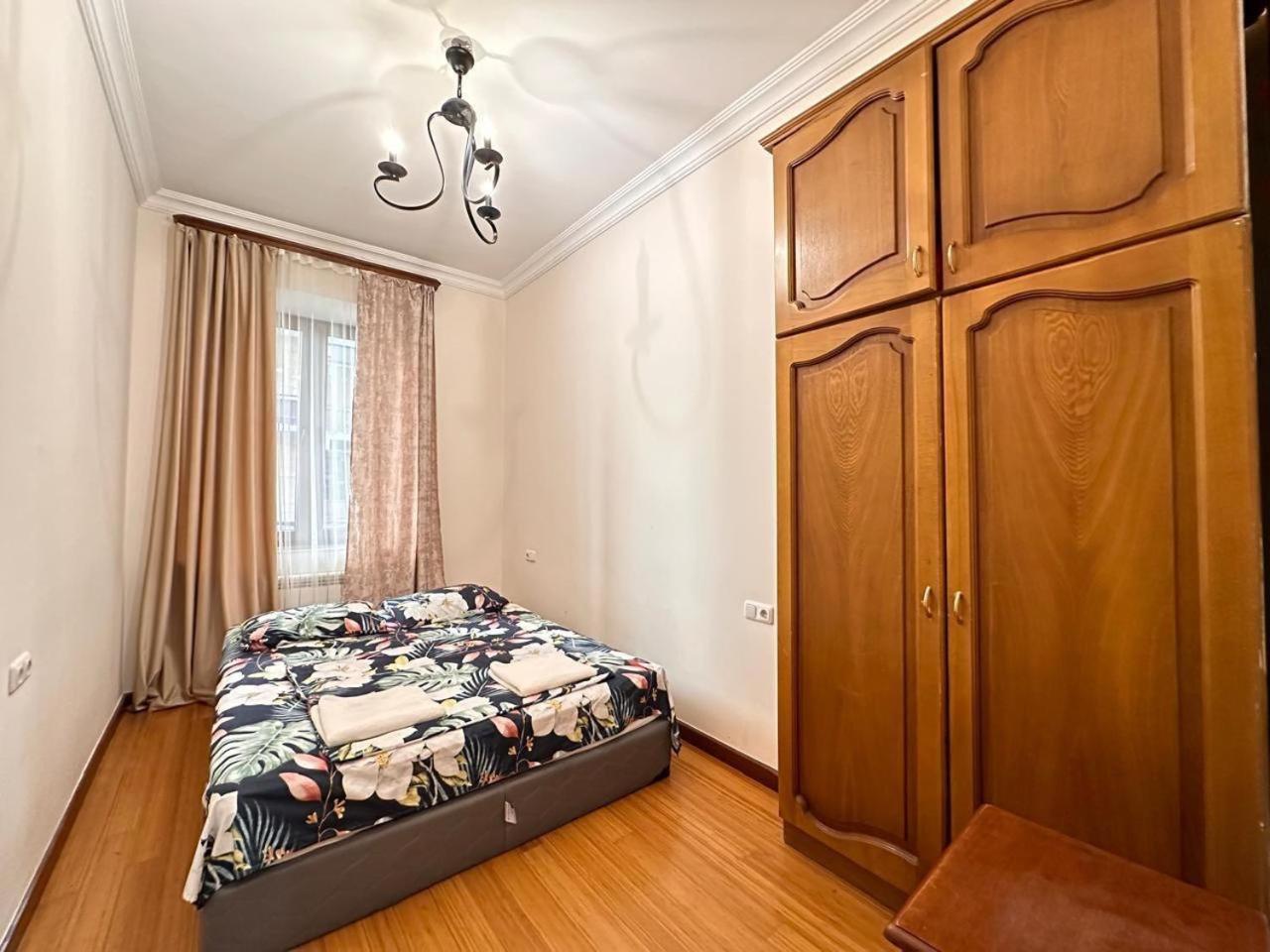 Hotel & Apartments California Ереван Екстериор снимка