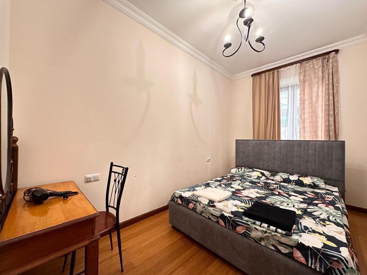 Hotel & Apartments California Ереван Екстериор снимка