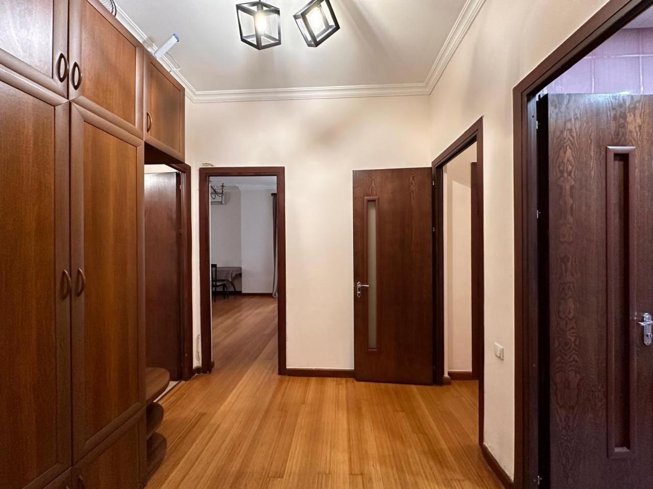 Hotel & Apartments California Ереван Екстериор снимка