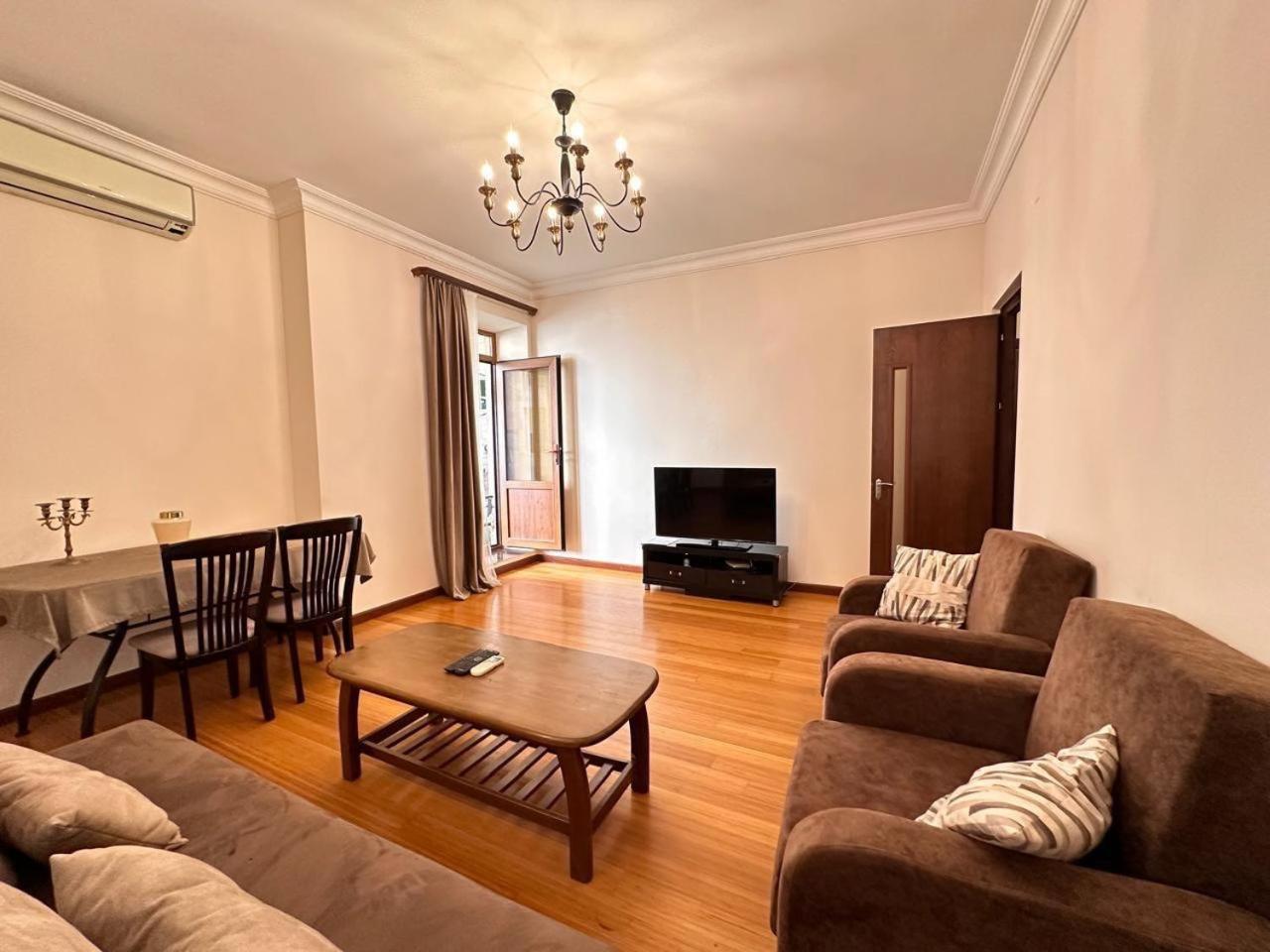 Hotel & Apartments California Ереван Екстериор снимка