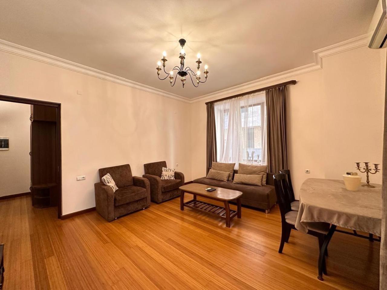 Hotel & Apartments California Ереван Екстериор снимка