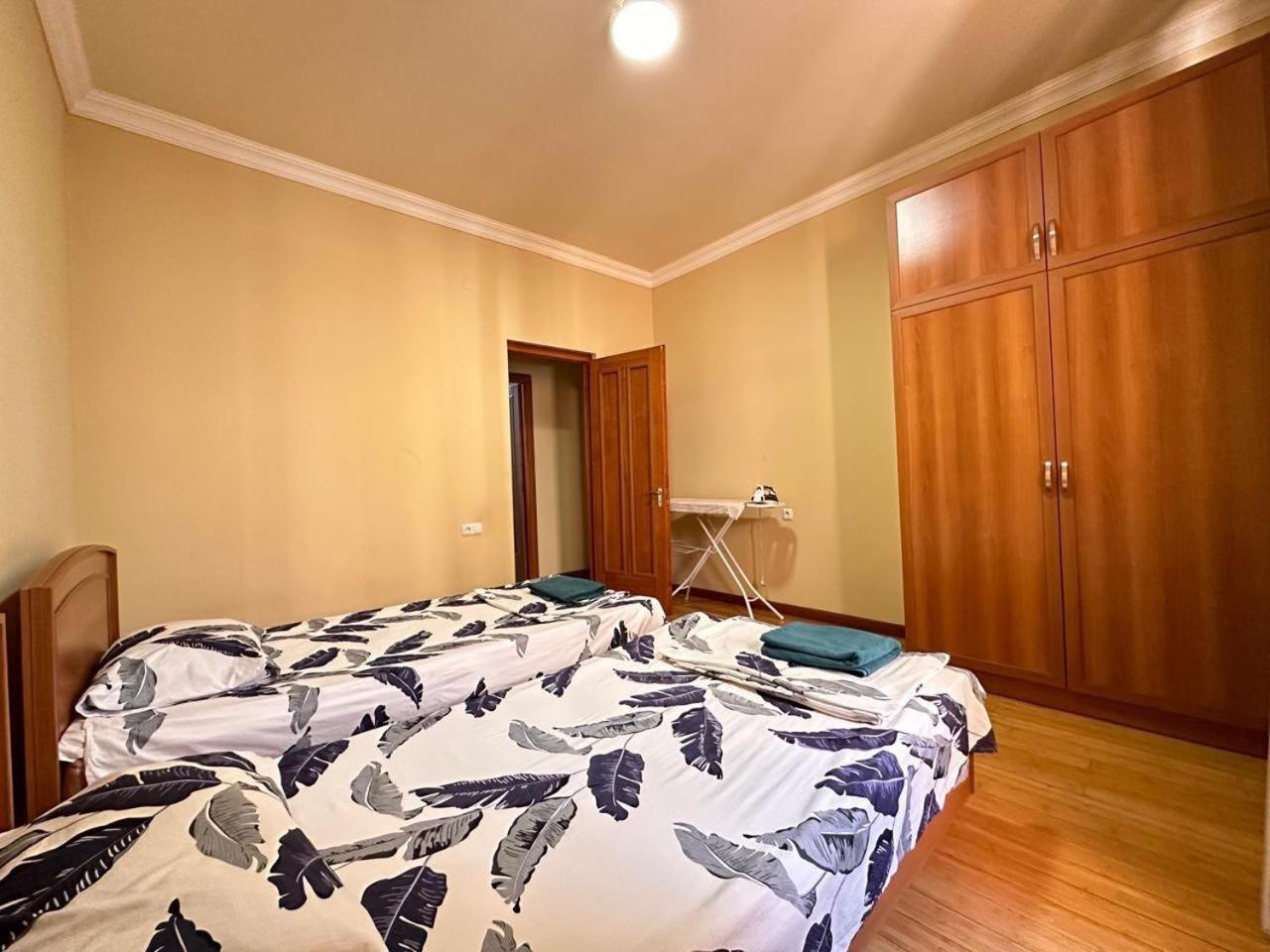 Hotel & Apartments California Ереван Екстериор снимка