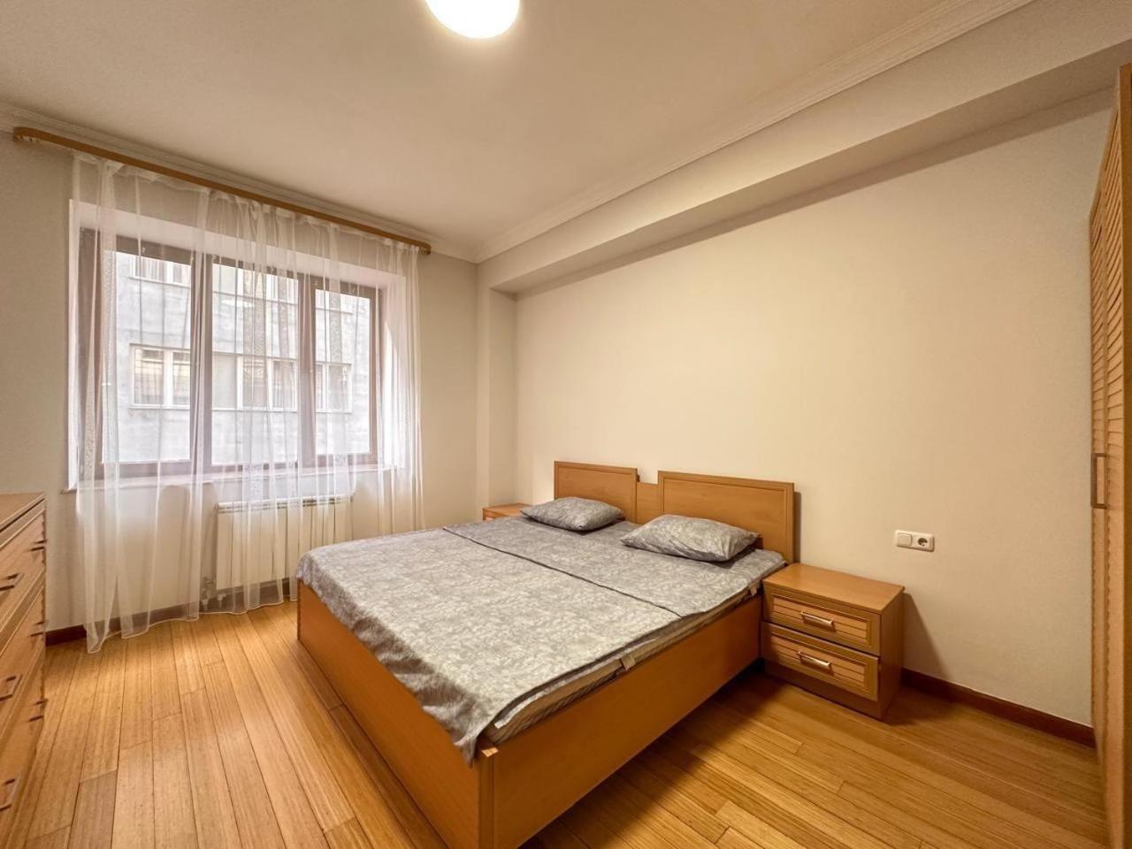 Hotel & Apartments California Ереван Екстериор снимка