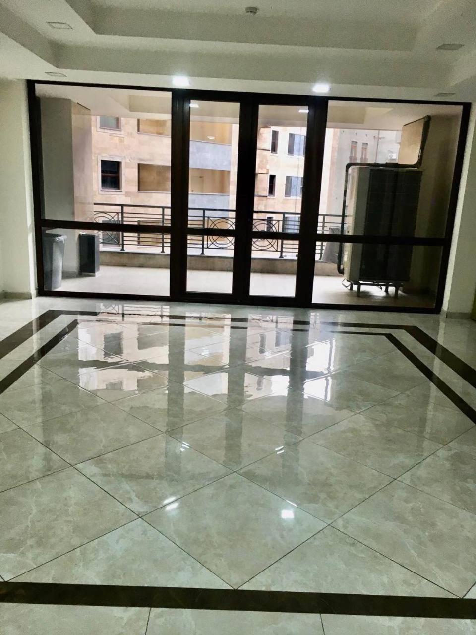Hotel & Apartments California Ереван Екстериор снимка