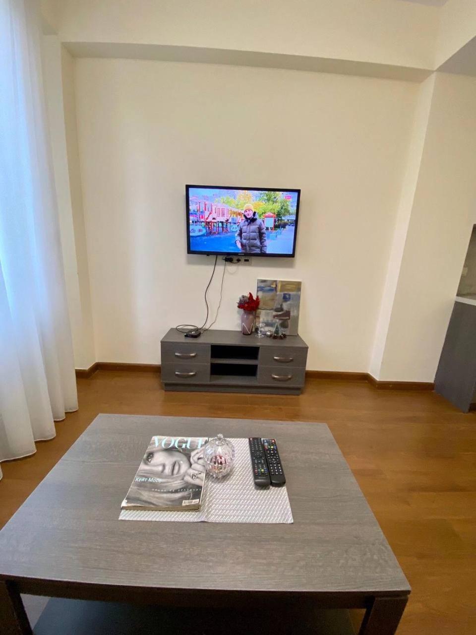Hotel & Apartments California Ереван Екстериор снимка