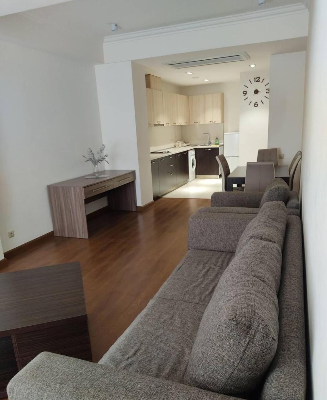 Hotel & Apartments California Ереван Екстериор снимка