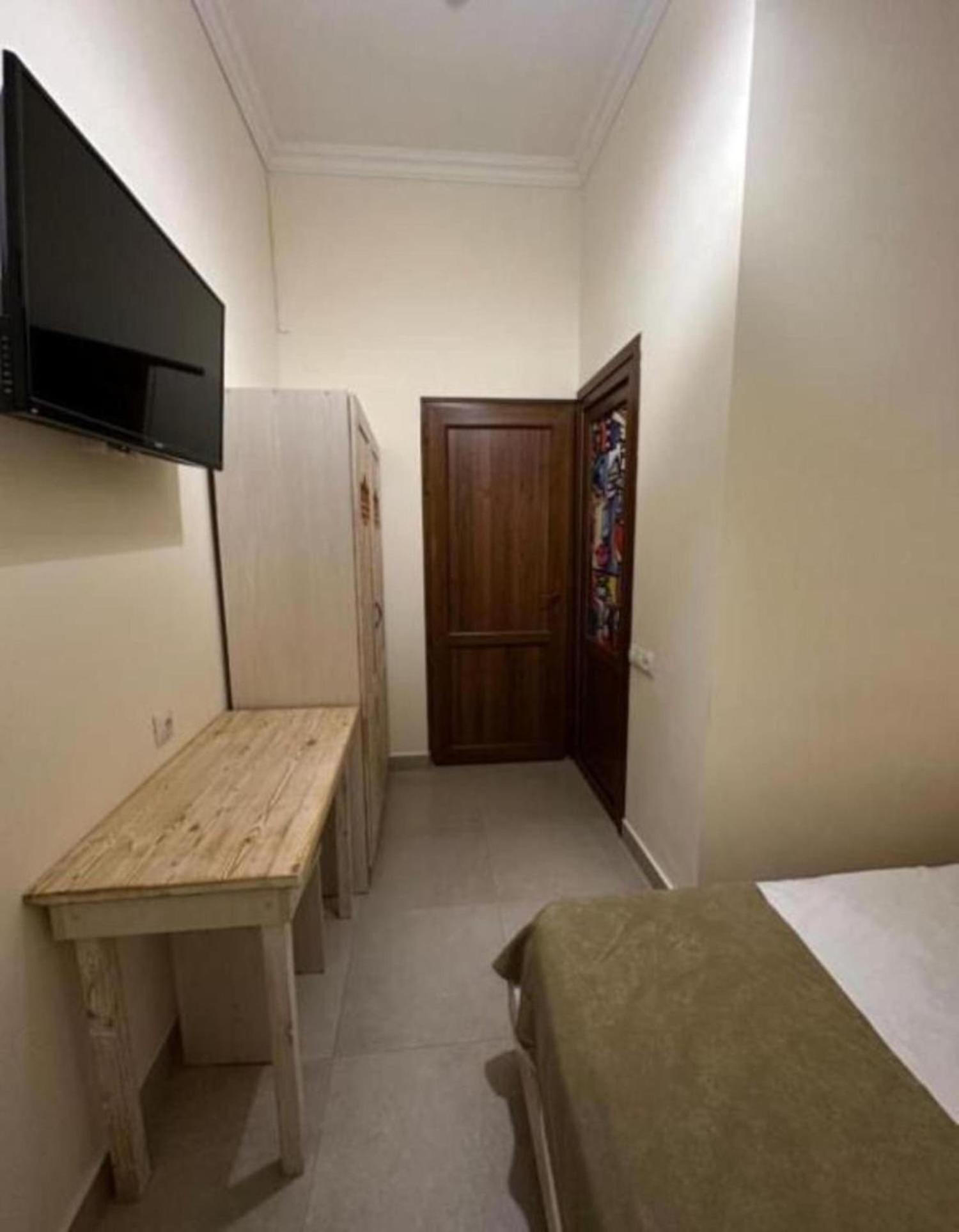 Hotel & Apartments California Ереван Екстериор снимка
