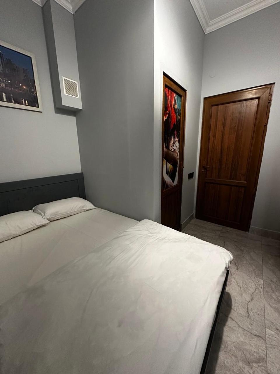 Hotel & Apartments California Ереван Екстериор снимка