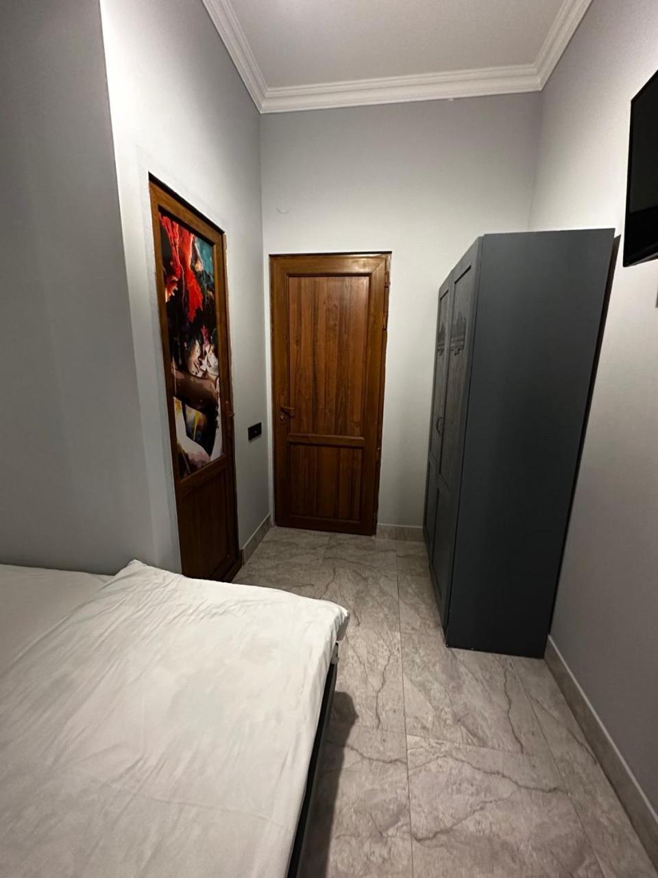 Hotel & Apartments California Ереван Екстериор снимка