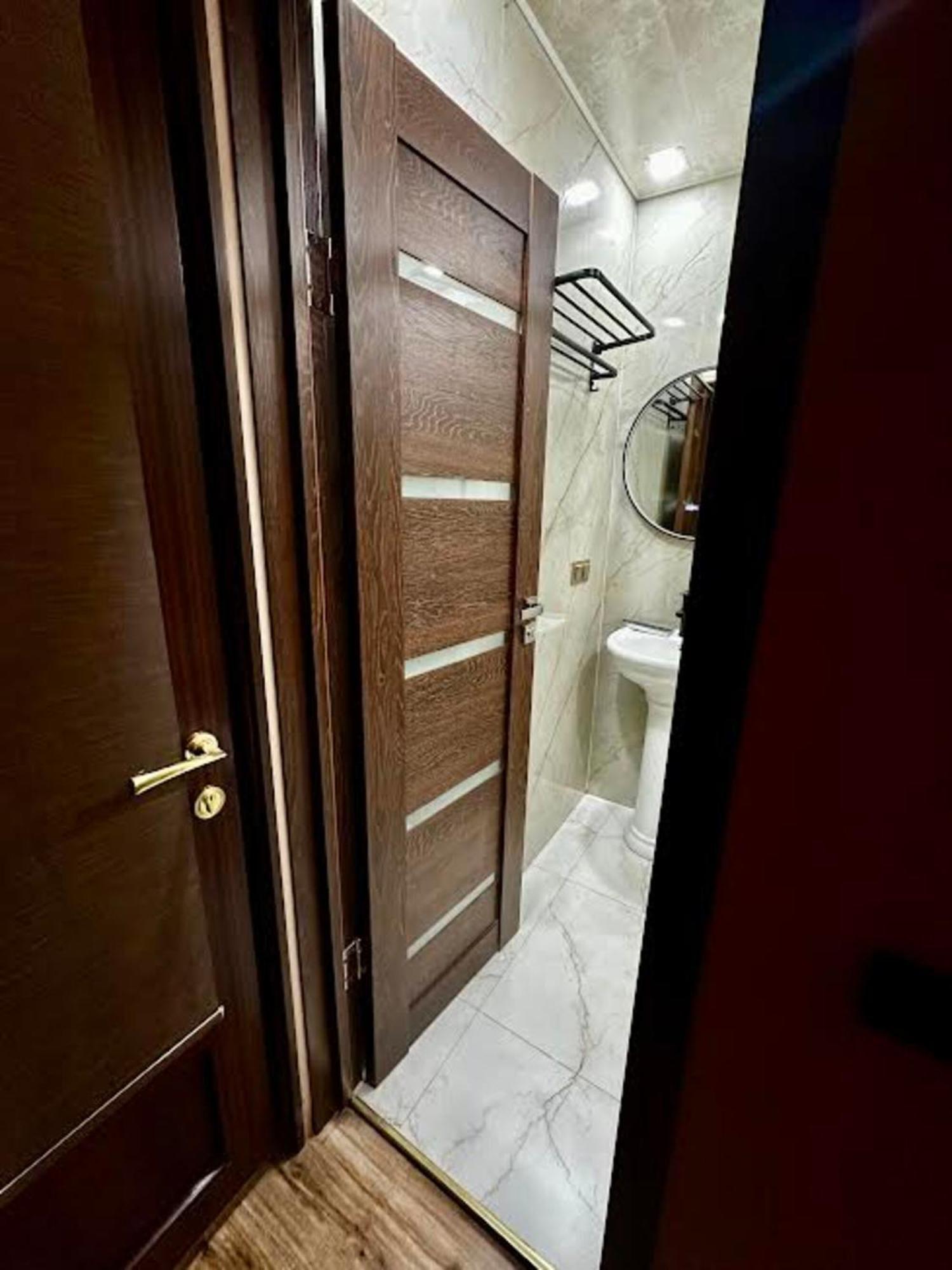Hotel & Apartments California Ереван Екстериор снимка