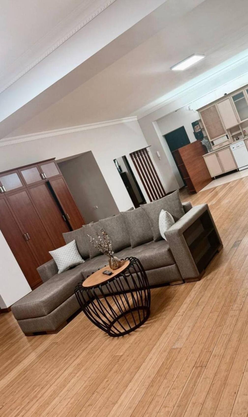 Hotel & Apartments California Ереван Екстериор снимка